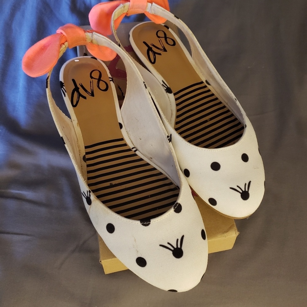 Dolce Vita Size 9 Flats Eyelash Print